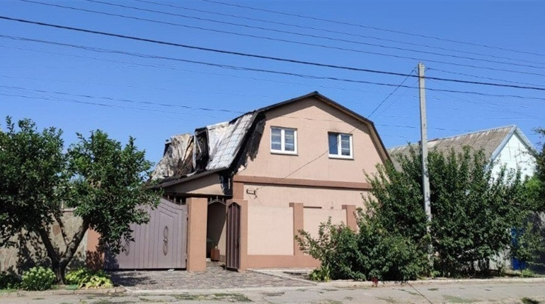На Херсонщині через ворожі обстріли пошкоджені житлові будинки та критична інфраструктура