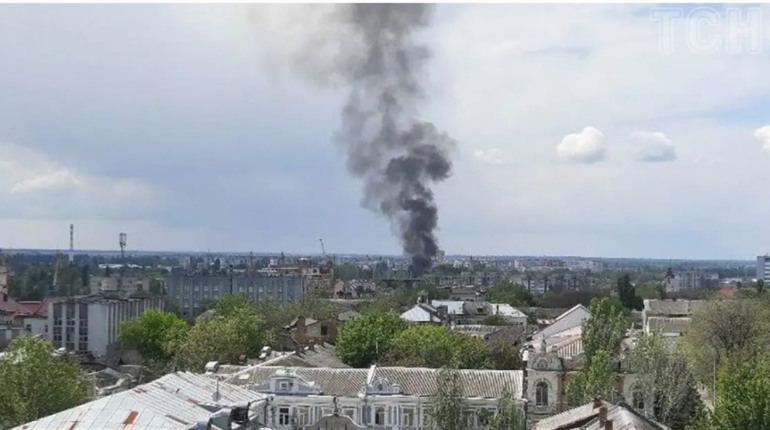 Загарбники атакували з дрона авто з гуманітаркою на Херсонщині: поранений водій