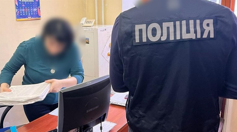 Завідувачка підстанції екстреної допомоги Одеси отримала 270 тисяч за "мертві душі"