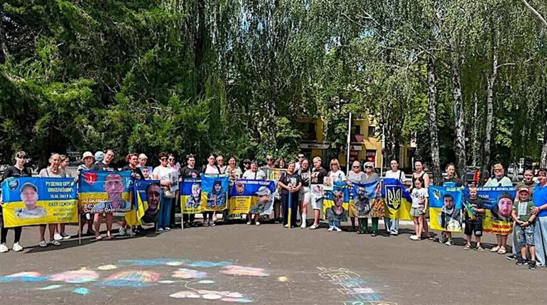 В Ізмаїлі пройшла мирна акція на підтримку родин військовополонених та безвісти зниклих