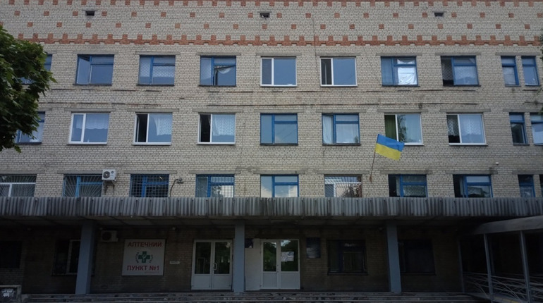 У поліклініці на Виговського в Первомайську не працює ліфт: головний лікар приносить вибачення