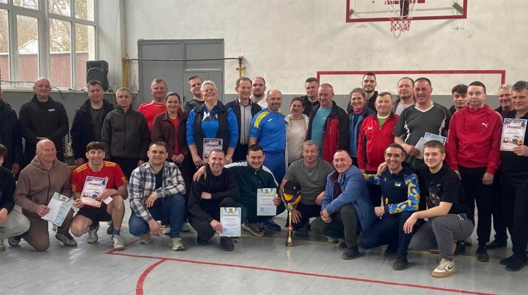 У Ялтушківському ліцеї провели волейбольний турнір на честь вчителів-добровольців Барської громади