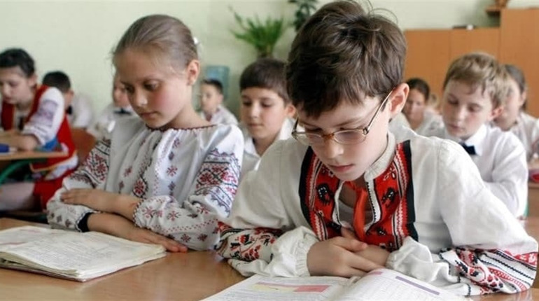 В Україні планують заборонити вивчати російську мову в школах: що буде в Умані