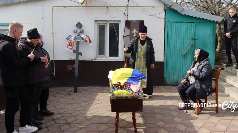В останній шлях провели захисника Гупалюк Олександра з села Українське (ВІДЕО)