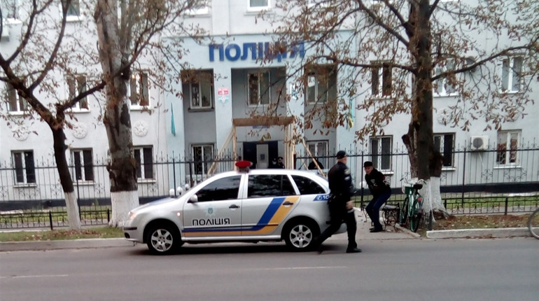 Зірвав золоті сережки і втік