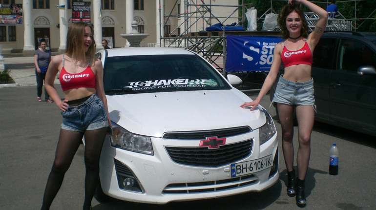 Як витримати 160 децибел в автомобілі