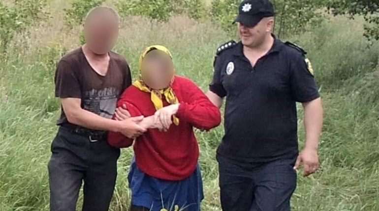 Випила отруту та пішла з хати: на Сарненщині поліцейські врятували пенсіонерку