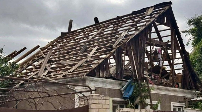 Жителі Комишан у передмісті Херсона скаржаться на відсутність світла, води, зв'язку та газу