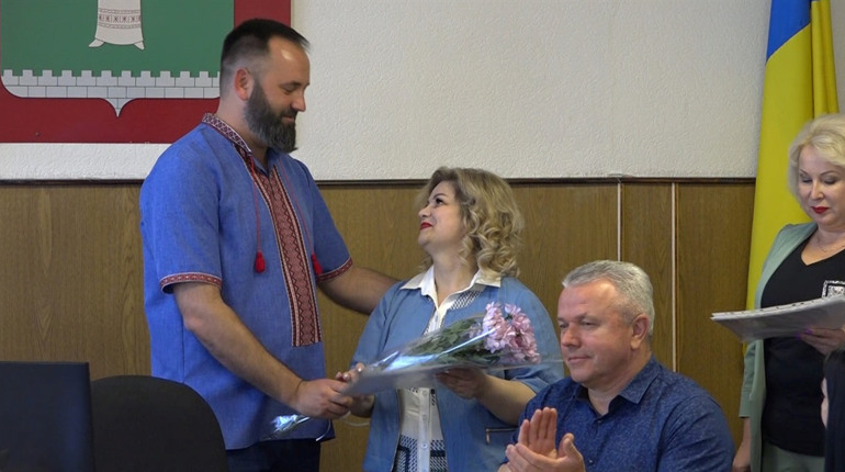 На сесії Смілянської міської ради учнів та вчителів відзначили грошовими нагородами