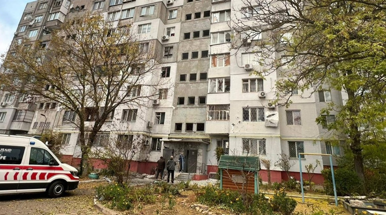 Окупанти накрили з РСЗВ житлові квартали у Херсоні: є загиблі, серед постраждалих — дитина