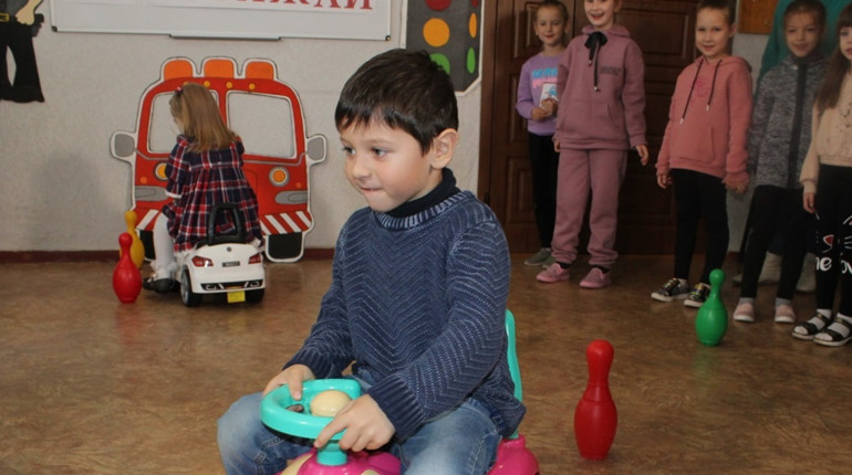 У Дитячому центрі «Територія безпеки» Будинку школярів діти вивчають дорожні правила безпеки