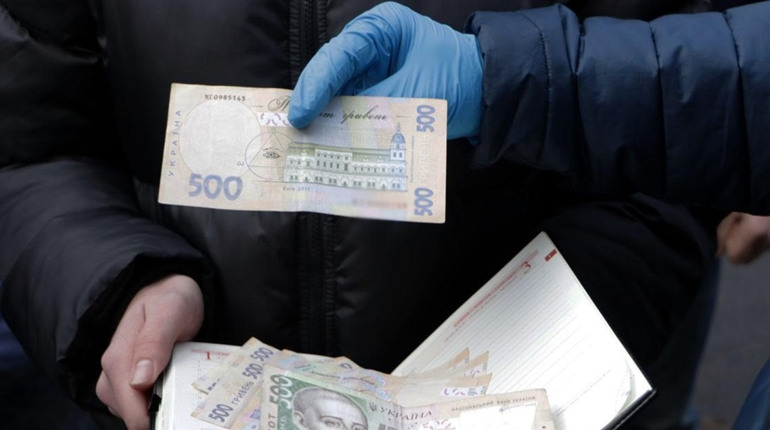 Двох водіїв судитимуть за те, що пропонували поліцейським хабарі в сумі 1400 та 1700 гривень