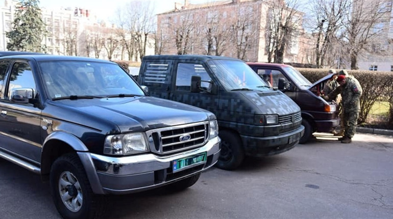 Із Черкащини захисникам відправили ще чотири автівки