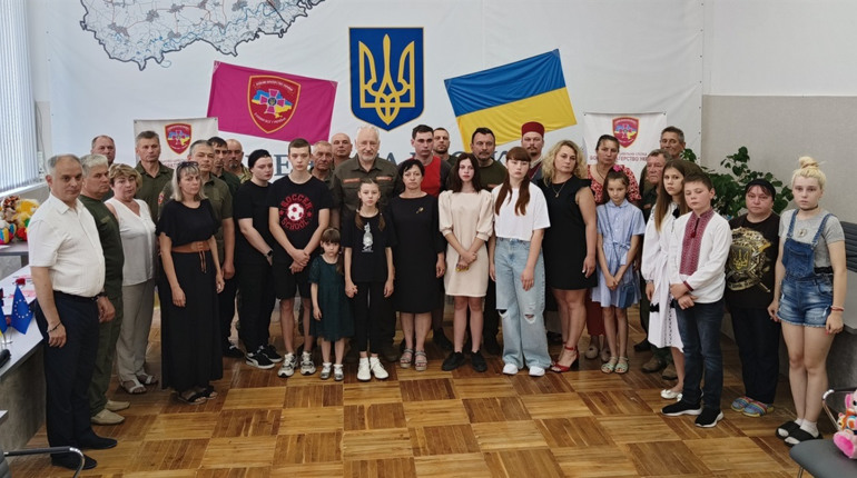 У Мені вже вдруге вручали кулони «Батьківське Серце» дітям загиблих воїнів