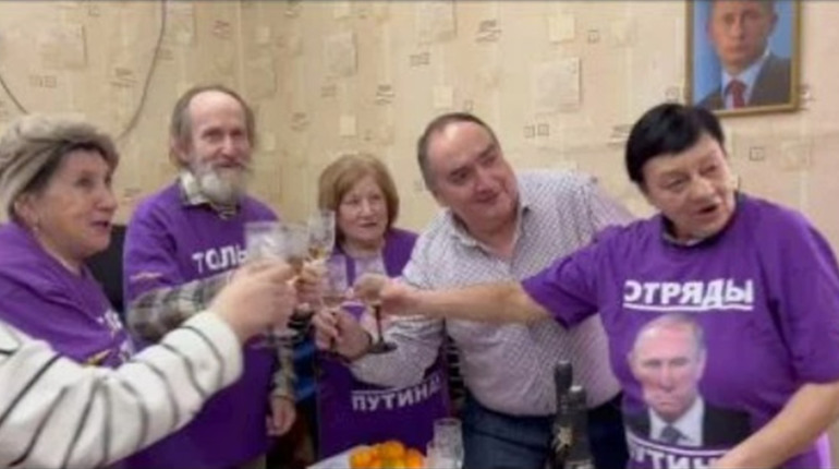 На захоплених територіях окупанти вербують пенсіонерів у "загони Путіна"