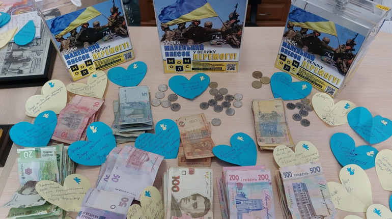 «Подаруй букет захисникам»: спільна акція громадської організації та колективів шкіл