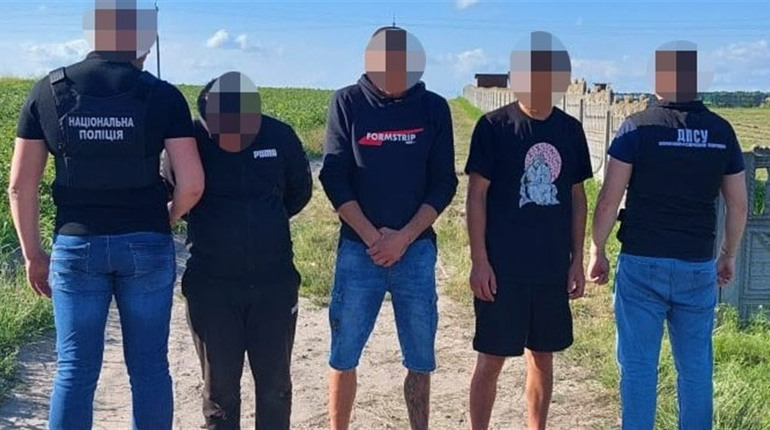 На Львівщині затримали жителя Херсонщини, який намагався переправити через кордон двох чоловіків