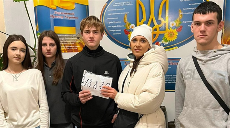 Збирали на РЕБ і підготували подарунки до Миколая: як ліцеїсти з Полонного підтримують захисників