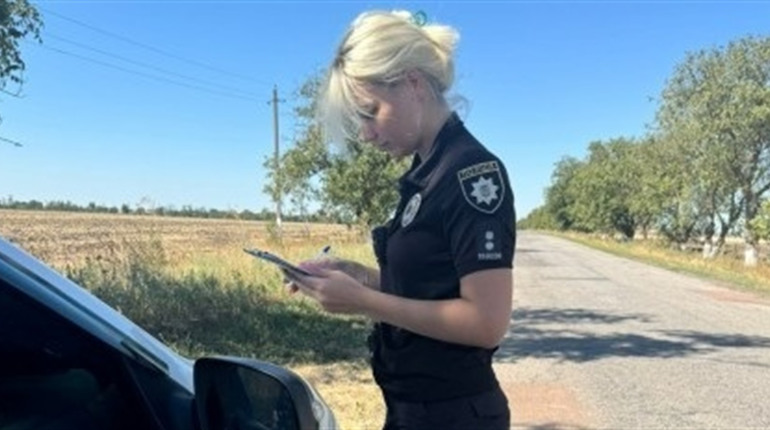 У Маяківській громаді чоловік з рушницею пограбував підлітків