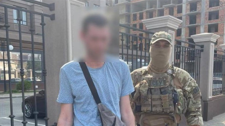 Зливав координати ППО: в Одесі затримали інформатора та любителя "русского міра"