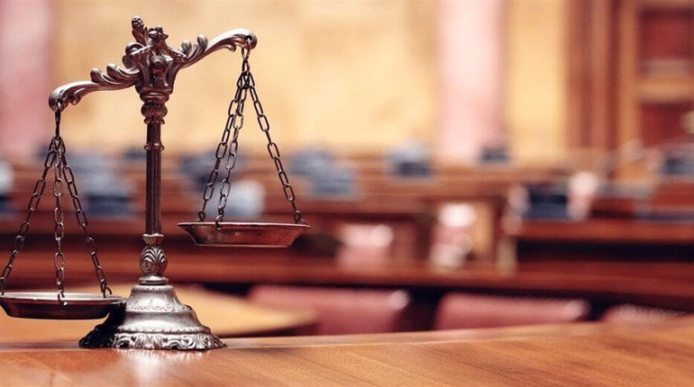 На Полтавщині суд виніс вирок чоловіку за пошкодження авто поліції та побиття людини