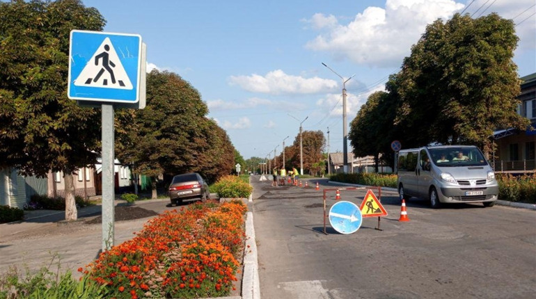 У Сватовому розпочали ямковий ремонт дороги по Сосюри