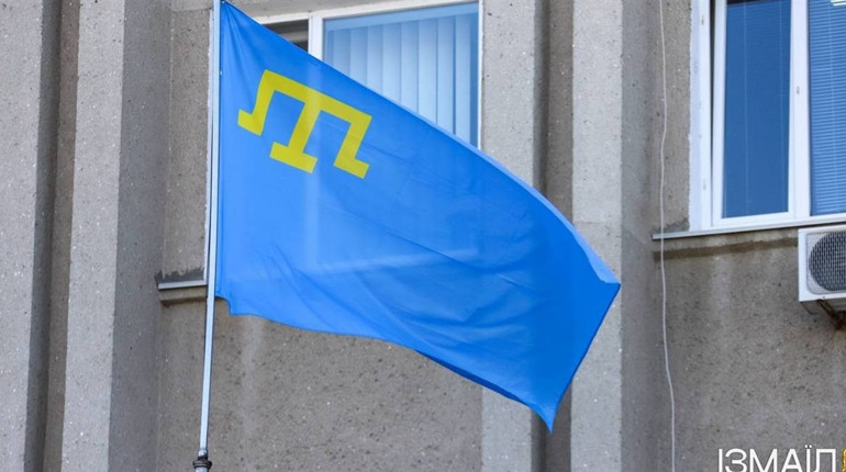 В Ізмаїлі підняли кримськотатарський прапор