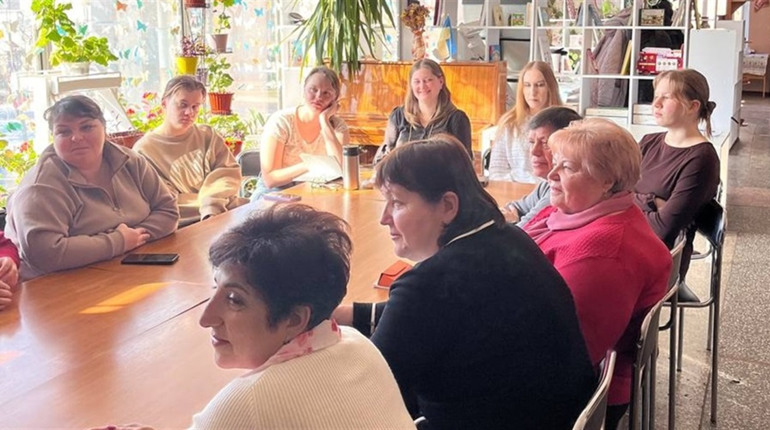 У Ніжинській центральній бібліотеці відбувся теплий діалог поколінь