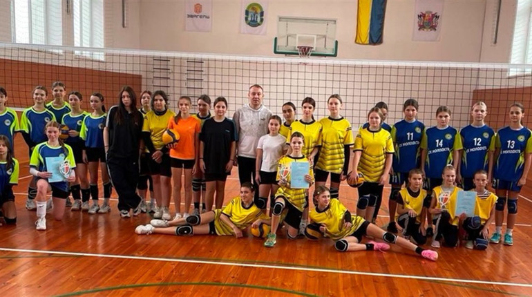 У Звягелі визначили найсильнішу шкільну команду з волейболу серед дівчат