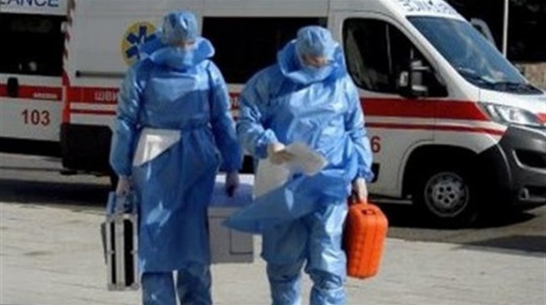 Пацієнти із симптомами COVID-19 зможуть викликати мобільну бригаду для ПЛР через "гарячу лінію"