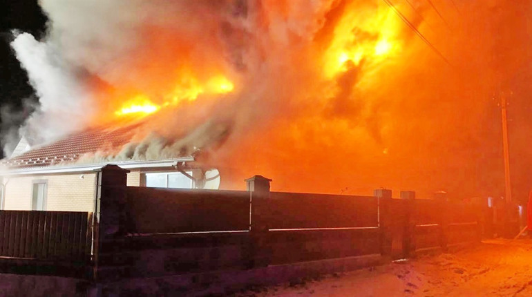 У Старій Рафалівці рятувальники гасили пожежу в будинку
