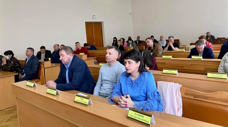 Сесія в Рокитному: чому переобрали секретаря селищної ради