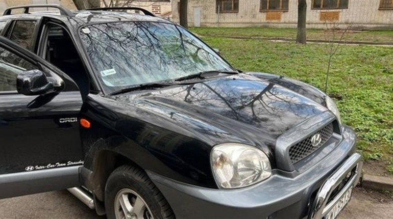 Зі Сміли захисникам передали черговий автомобіль