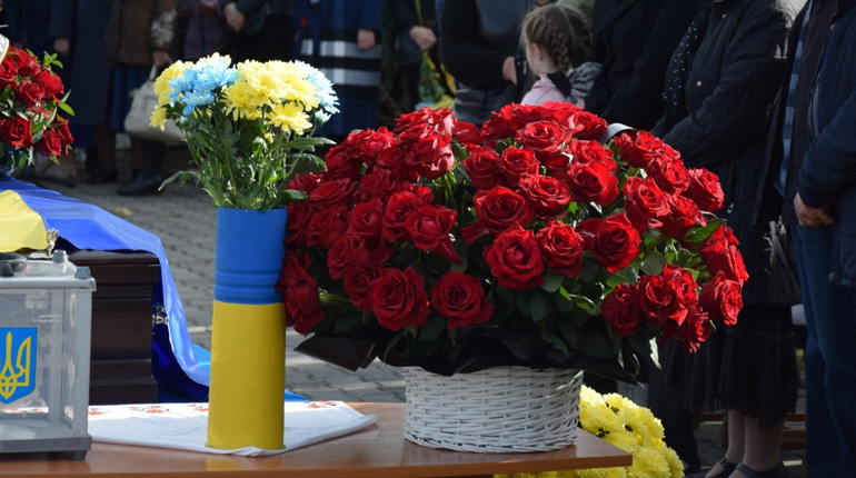 Загинув, рятуючи пораненого побратима: Нетішин попрощався з Героєм Дмитром Будигою