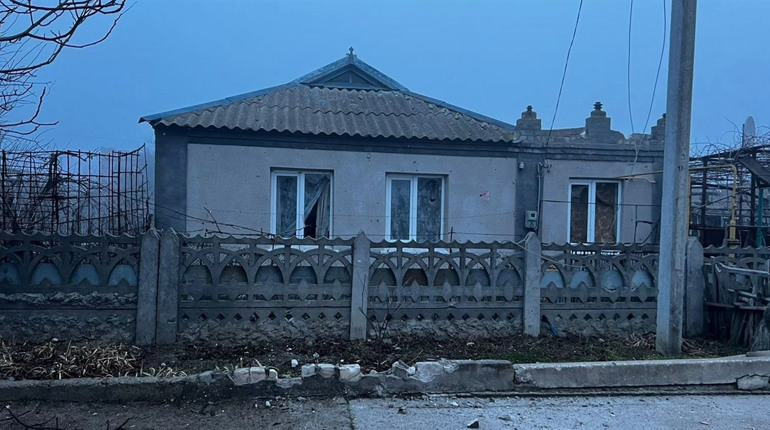 На Херсонщині російські терористи атакували житлові квартали: 2 людини загинули, 1 — поранена