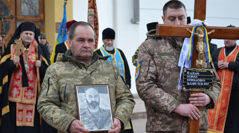 «На щиті» до рідного дому назавжди повернувся чортків’янин воїн Кулик Роман