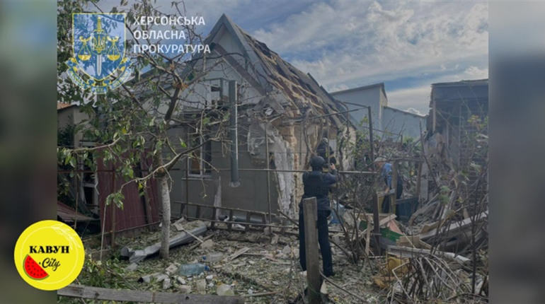 Протягом неділі, 5 листопада, росіяни двічі вдарили по Херсону, є поранені