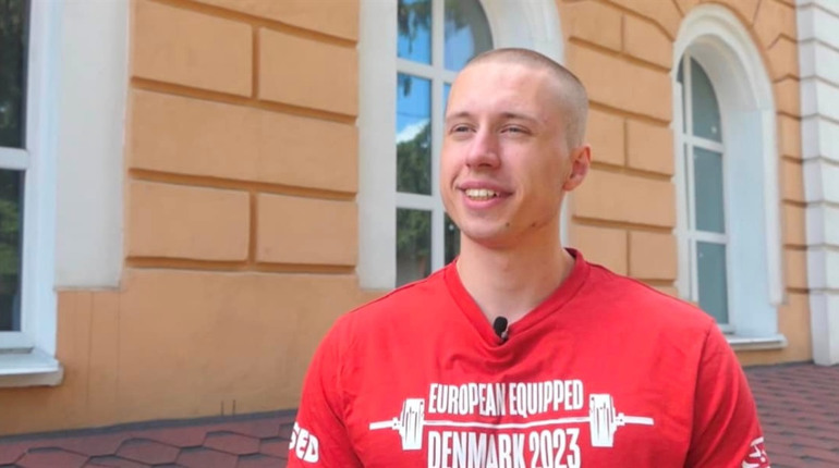 #людивГлухові. 5 запитань пауерліфтеру Івану Колтакову