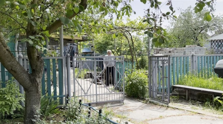 Будинки підтоплені, а городи перетворюються на річки: як живуть люди у Веселій Іванівці