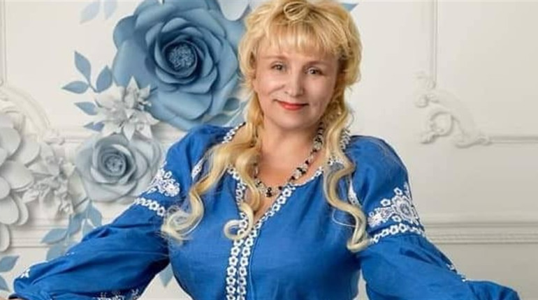 Російські «Гради» зруйнували будинок відомої херсонської поетеси: номер картки для допомоги