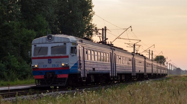 Укрзалізниця призначає нові зупинки для потягів. Два з них йдуть до Рахова