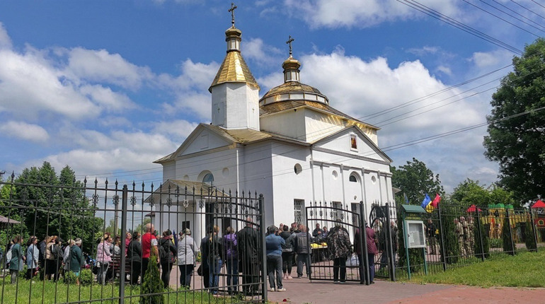 На Глухівщині прощалися із 45-річним військовим Олександром Приймачком (відео)
