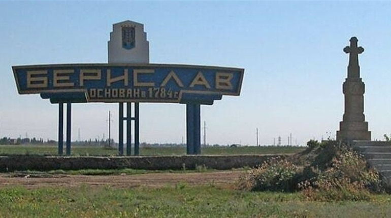 Ворог атакував із безпілотника “швидку” на виїзді з Берислава (фото)