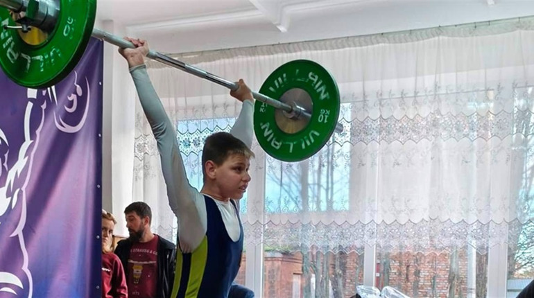 Звягельські важкоатлети з ДЮСШ здобули 6 медалей на змаганнях на Рівненщині