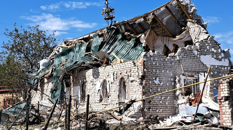 Окупанти за добу випустили по Херсонщині понад 400 снарядів. Є влучання у будинки, зруйновано церкву