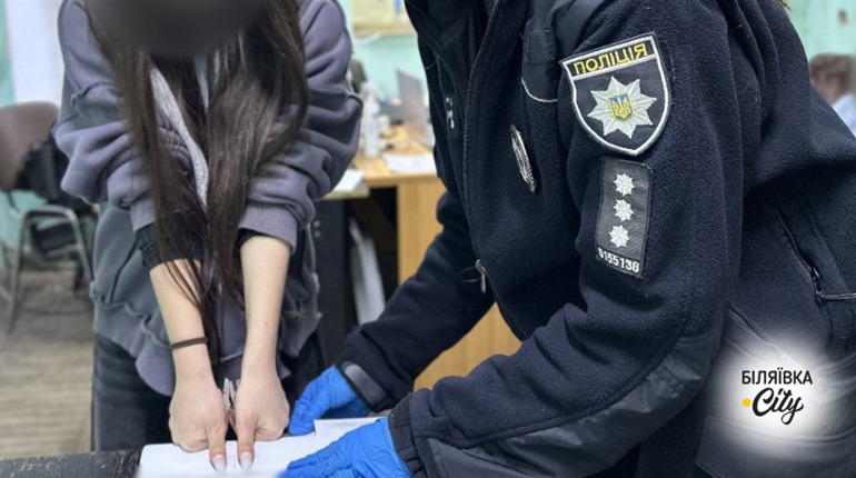 В Одесі дівчата підпалювали цивільні авто за гроші: одна з них неповнолітня