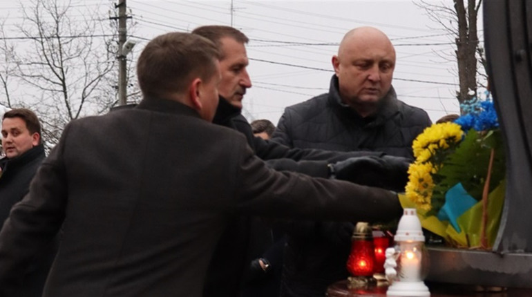 В День Гідності та Свободи у Дрогобичі відбулось пам’ятне віче. Фото