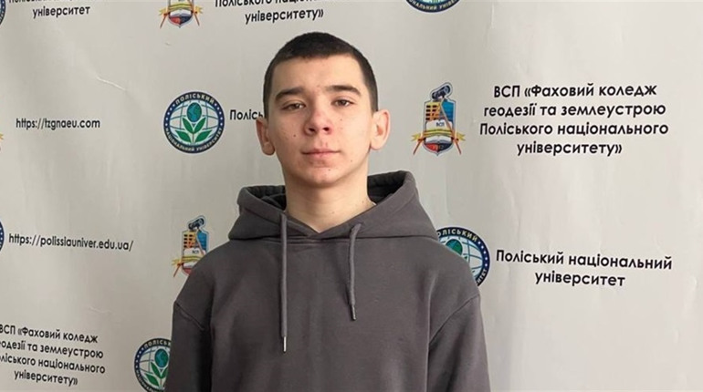 Студент ярунського коледжу геодезії Віктор Денисенко отримав стипендію Президента України