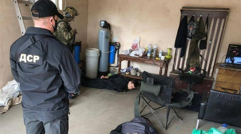 Незаконний бурштиновий бізнес на Сарненщині: вилучили понад 100 кг каменю