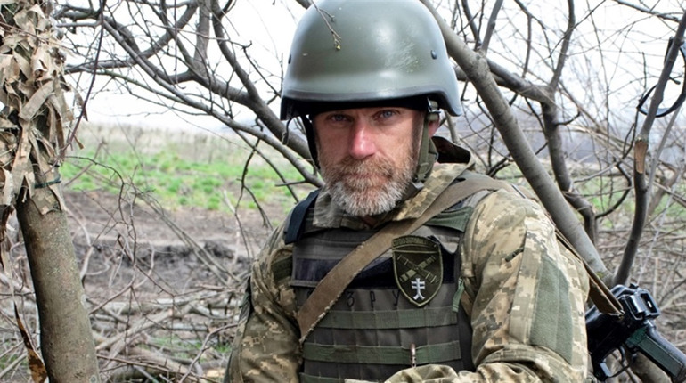 Дівчина з Кременеччини просить врятувати її вітчима